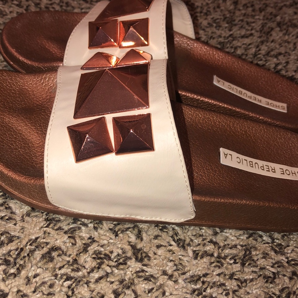 shoes - Picture 2 of 4